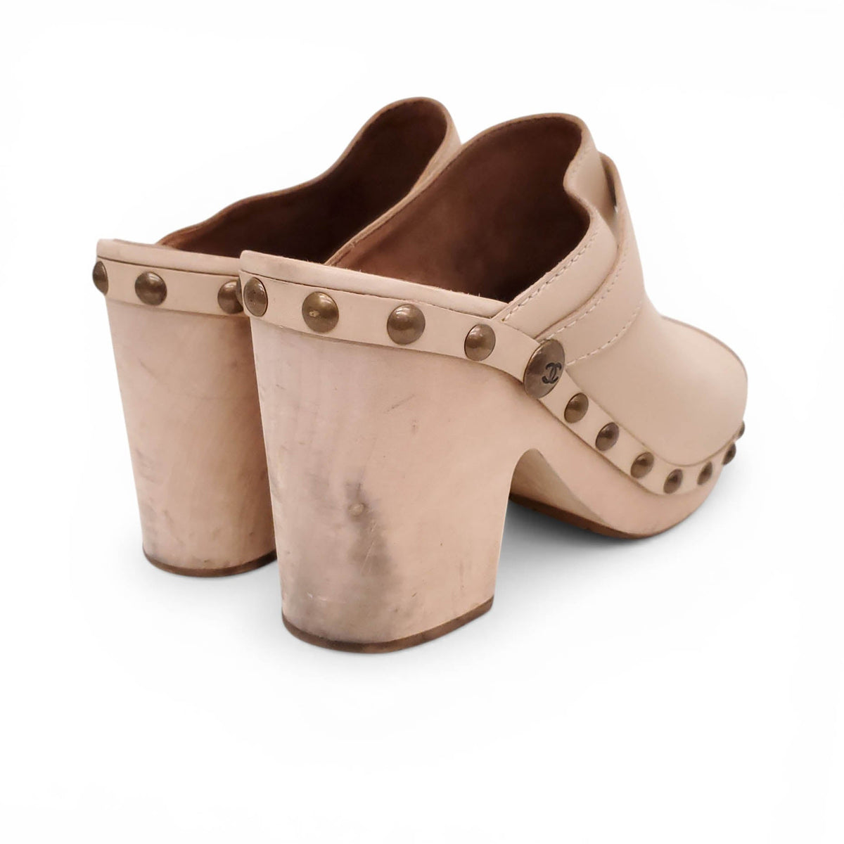 CHANEL VINTAGE NUDE LEATHER STUDDED CLOGS WITH LOGO - SIZE 41