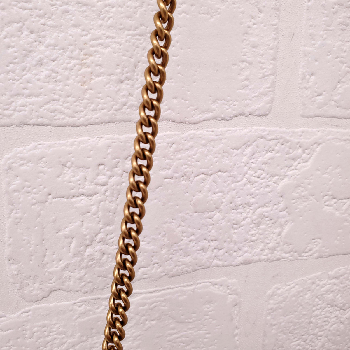 GUCCI GG MARMONT SMALL SHOULDER BAG IN IVORY WITH GG GOLD LOGOS