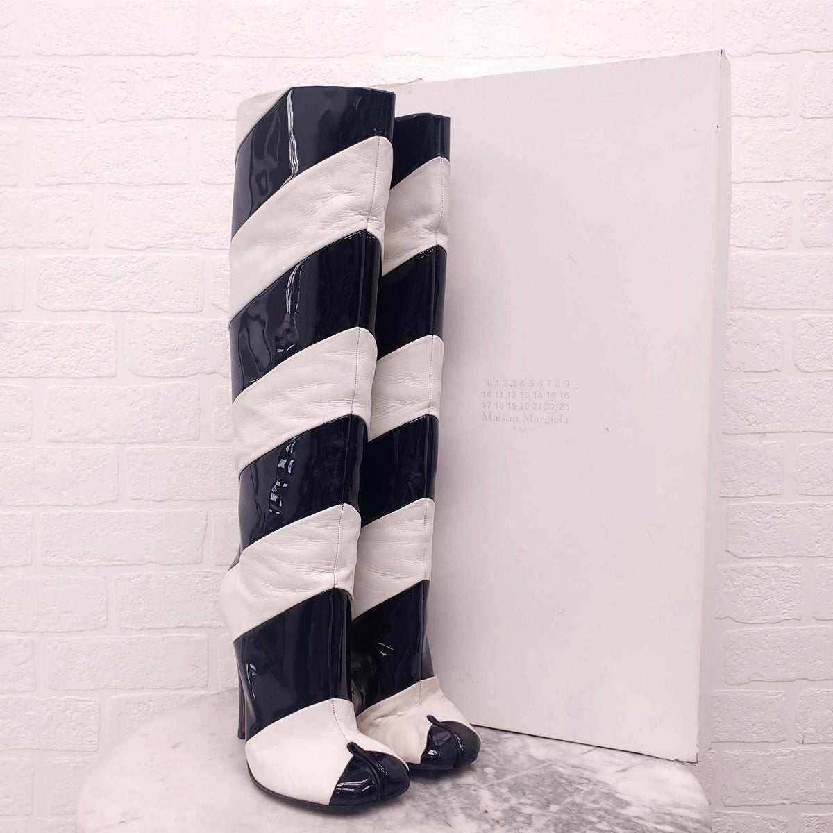 MAISON MARGIELA TABI BOOTS IN BLACK PATENT AND WHITE LEATHER - SIZE 38